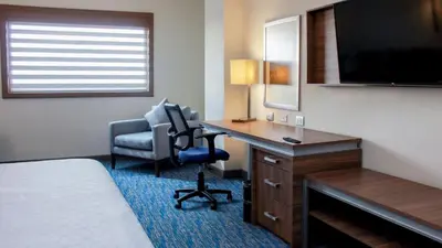 Una televisión o centro de entretenimiento en Holiday Inn Express & Suites - Ciudad Obregon by IHG