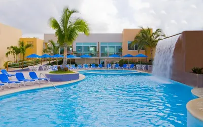 Piscina en o cerca de Las Flores Beach Resort