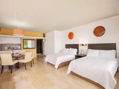 Cama o camas de una habitación en El Cid Granada Hotel & Country Club