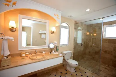Un baño de Pueblo Bonito Emerald Luxury Villas & Spa All Inclusive