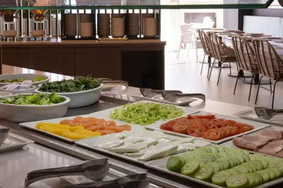 Comida en o cerca de este resort
