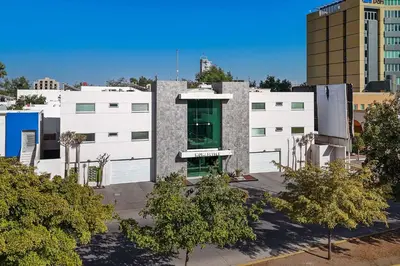 Edificio en el que se encuentra el apartahotel