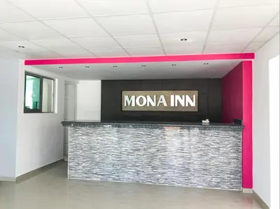 Certificado, premio, señal o documento que está expuesto en Mona Inn
