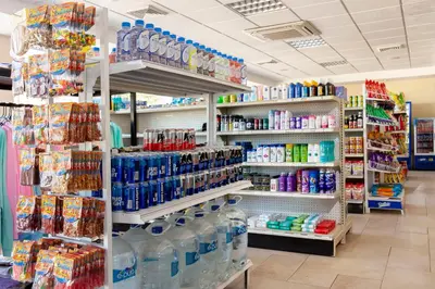 Supermercado u otro tipo de tienda en el hotel o alrededores