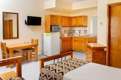 Una cocina o zona de cocina en Hotel Santa Fe Loreto by Villa Group