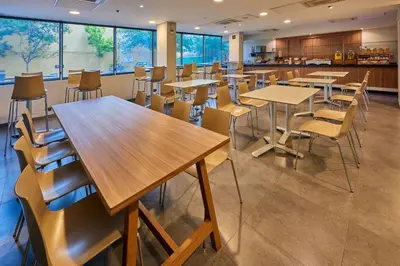 Un restaurante o sitio para comer en City Express by Marriott Saltillo Norte