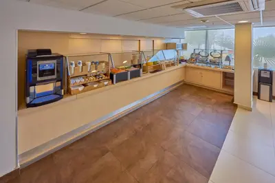 Una cocina o zona de cocina en City Express by Marriott Saltillo Sur