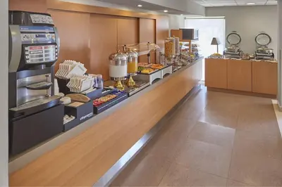 Una cocina o zona de cocina en City Express by Marriott Mazatlan