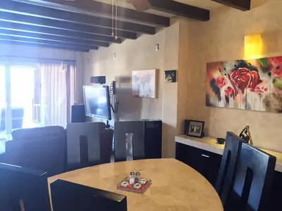 Una televisión o centro de entretenimiento en Marina Nopolo Condos