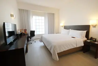 Una televisión o centro de entretenimiento en Fiesta Inn Express Ciudad Obregón
