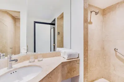 Un baño de Fiesta Inn Express Durango