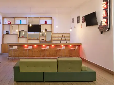 Una televisión o centro de entretenimiento en Fiesta Inn Express Durango