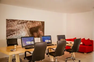 Una televisión o centro de entretenimiento en Fiesta Inn Express Monclova
