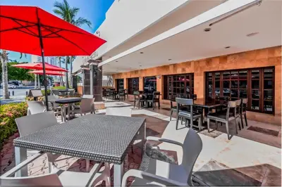 Un restaurante o sitio para comer en Quality Inn Mazatlan