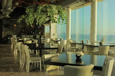 Un restaurante o sitio para comer en Hotel Quijote Inn