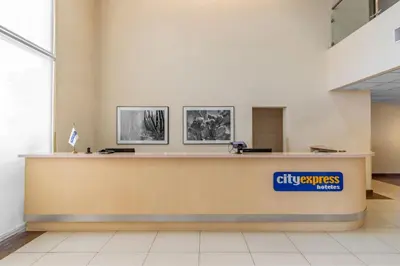 El vestíbulo o zona de recepción de City Express by Marriott Ciudad Obregon