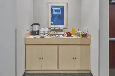 Comida en o cerca de este hotel