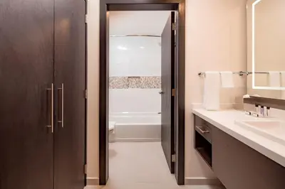 Un baño de Staybridge Suites - Saltillo by IHG