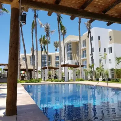 Condominio con alberca en Zona Cerritos
