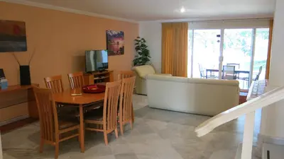 Una televisión o centro de entretenimiento en Isla Mazatlan Residence Club