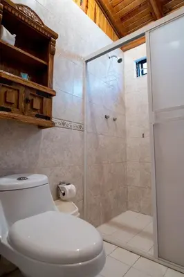 Un baño de Molinillos Mountain Resort