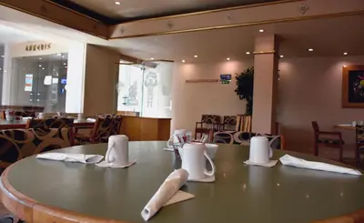 Un restaurante o sitio para comer en HM Mirador