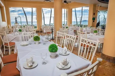 Un restaurante o sitio para comer en Best Western Posada Freeman