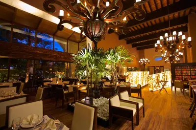 Un restaurante o sitio para comer en Hotel Gobernador