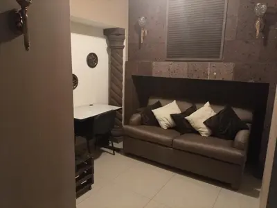 Zona de estar de Confortable y acogedor Departamento por UACH II