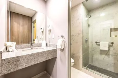 Un baño de Comfort Inn Hermosillo Aeropuerto