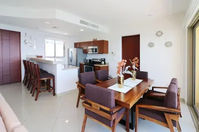 Una cocina o zona de cocina en GAVIAS GRAND MAZATLAN APT. 1415