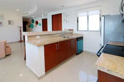 Una cocina o zona de cocina en GAVIAS GRAND MAZATLAN APT. 1415