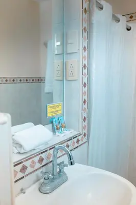 Un baño de Hotel Suites Kino