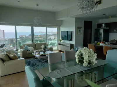 Zona de estar de Big Luxury Condo - Zona Dorada