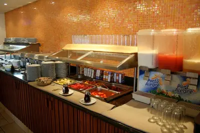 Comida en o cerca de este hotel