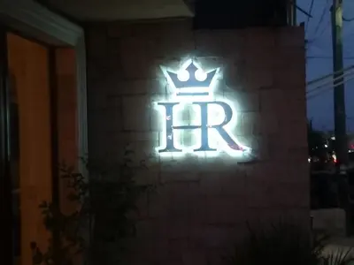 Certificado, premio, señal o documento que está expuesto en Hotel Royal Inn