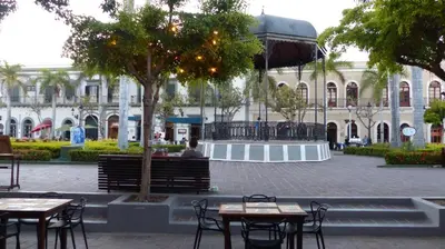 Un restaurante o sitio para comer en Hotel Raices de Mar