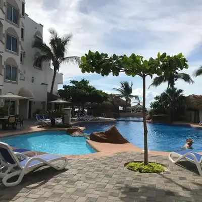 Costa Bonita Condominiums & Beach Resort - Primer planta