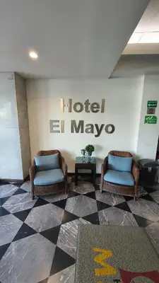 Certificado, premio, señal o documento que está expuesto en Hotel el Mayo Inn