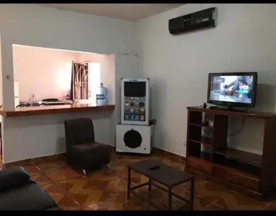 Una televisión o centro de entretenimiento en Casa 4-100-egas