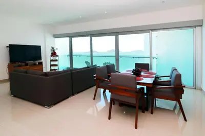 Una televisión o centro de entretenimiento en Torre eMe 1125 Mazatlán