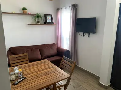 Una televisión o centro de entretenimiento en Zona nuevo CAMPUS Universidad departamento independiente