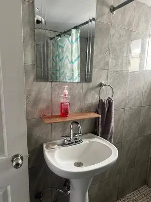 Un baño de Departamento privado con cochera y WIFI alta velocidad