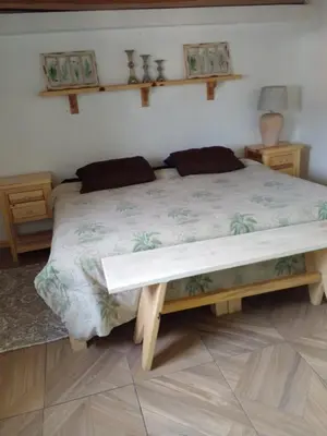 Cama o camas de una habitación en Hermosa y cálida casa tipo cabaña