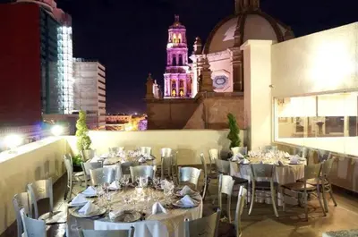 Un restaurante o sitio para comer en Hotel Plaza Chihuahua
