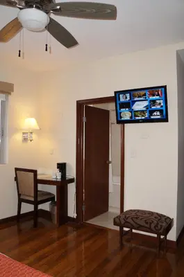Una televisión o centro de entretenimiento en Hotel Plaza Chihuahua