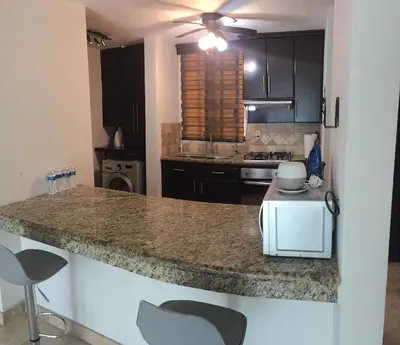 Una cocina o zona de cocina en Departamento comodo, a media cuadra de la playa.