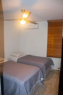 Cama o camas de una habitación en Departamento comodo, a media cuadra de la playa.