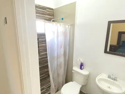 Un baño de Casa nueva recien equipada y completa.