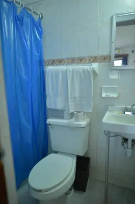 Un baño de Hotel San Diego